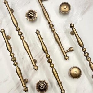 Puxadores de armário estilo francês campestre, puxadores e botões de latão antigo, puxadores decorativos para gavetas, ferragens vintage para cozinha.