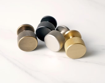 Perillas de latón macizo moleteadas para gabinetes: Modern Hardware