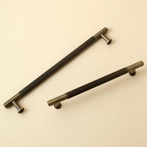 Pomelli e maniglie lineari rustici per mobili, accessori da cucina in ottone anticato, maniglie per cassetti di grandi dimensioni immagine 3