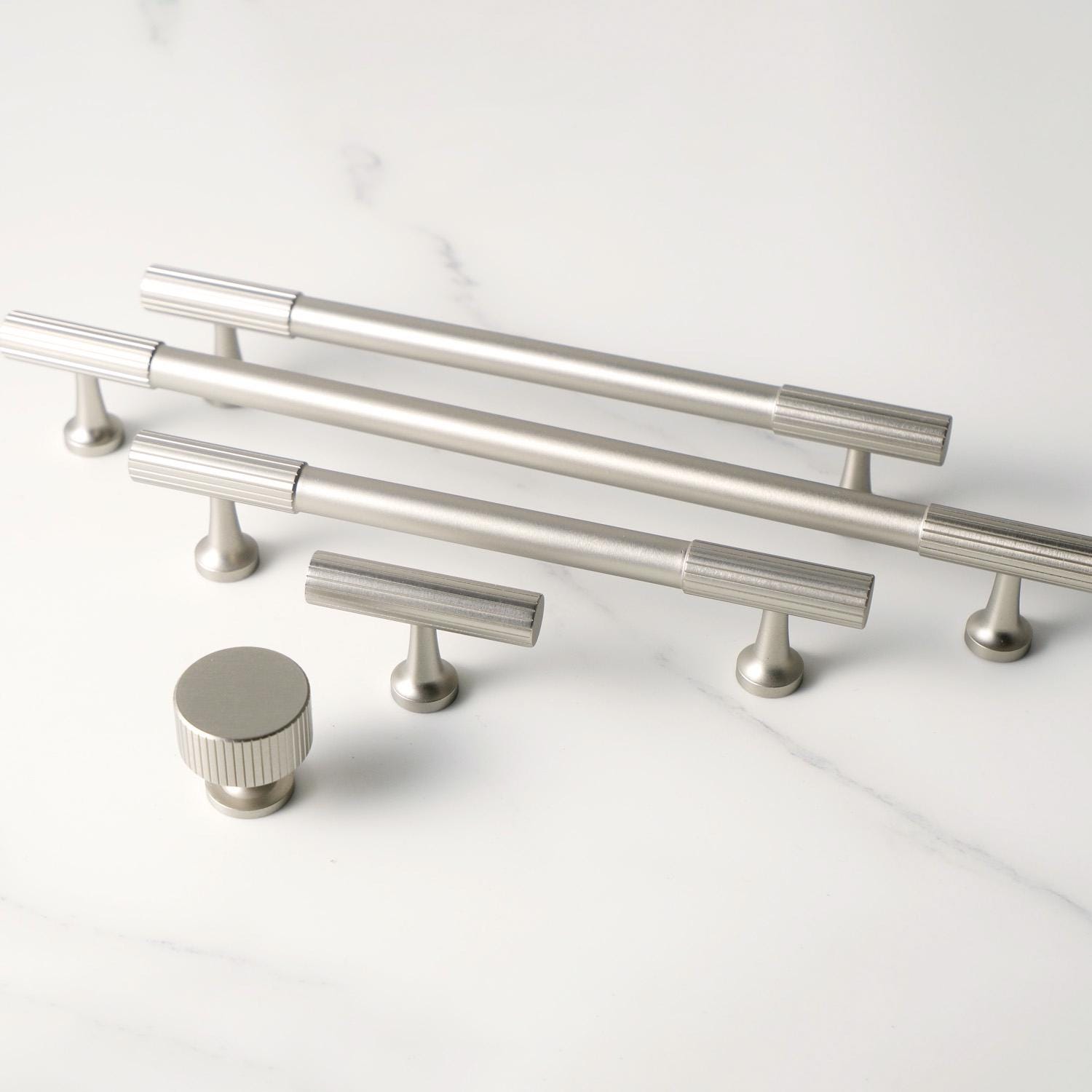 HOME EDIT Lot de 5 boutons d'armoire en nickel brossé de 5,1 cm – Boutons de tiroir argentés à trou unique pour armoires de cuisine et commodes