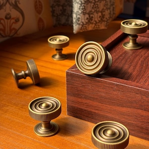 Tiradores de latón antiguo estilo Art Déco para armarios, tiradores de latón macizo texturizado para cajones, herrajes decorativos vintage para muebles.