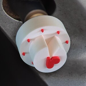 Heart Cake Tire Valve Cap, 3D Printed Decorative Valve Stem Cover, Cute Car Accessory for Bike, Car and Motorcycle, Air Tight Seal O Ring