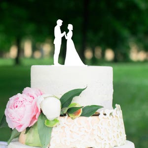 White Bride and Groom Wedding Cake Topper | Elegant Couple Cake Decoration | Romantic Wedding Figurine | Classic Formal Cake Topper