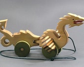 Dragon Pull Jouet en bois animé pour les tout-petits Enfants Filles et garçons En bois Dragon sur roues Jouet en bois Pull en bois Jouet pour enfants avec finition non toxique