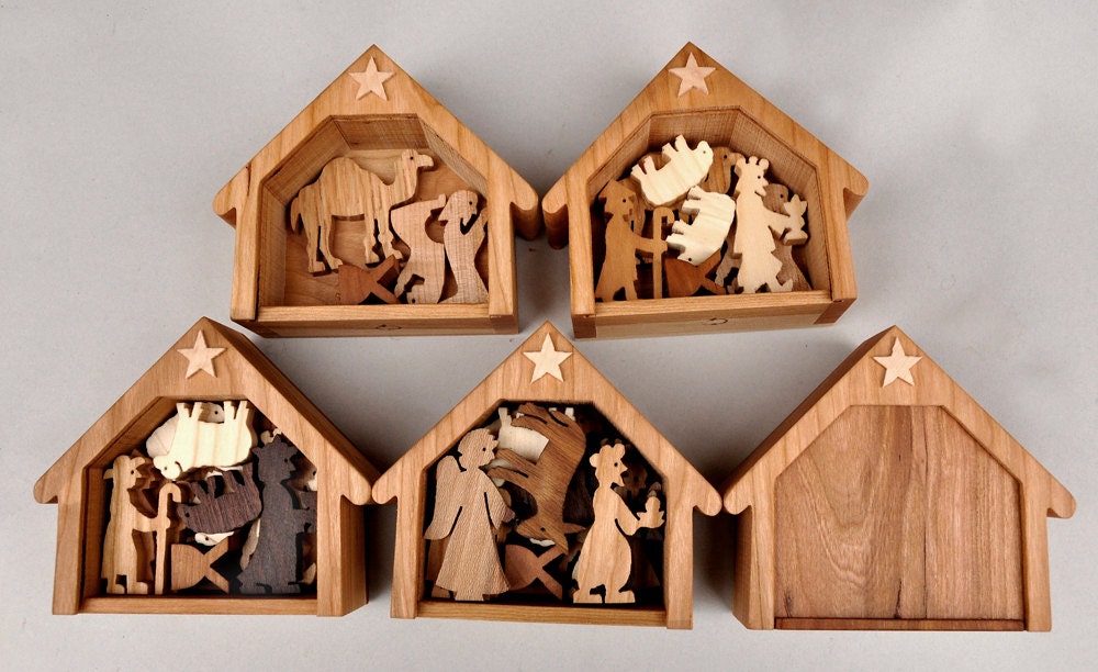 Hutte en bois vide décoration de crèche de Noël h 40 cm / Titre