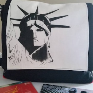 Sac fourre-tout Statue de la liberté - Un sac fourre-tout Statue de la liberté patriotique et élégant, un sac avec drapeau américain et un cadeau pour l'école