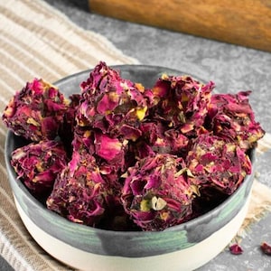 Rose Petal Turkish Delight with Pistachio – Gourmet Lokum – Artisan Handmade Delight – Floral Pistachio Sweet Treat Gift – Roasted Pistachio