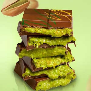 Pistachio Chocolate Bar with Kunefe: Dubai Gourmet Dessert