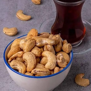 Raw Cashew Nuts – Natural, Unsalted & Vegan Snack – Premium Quality – All-Natural Cashew Nuts – Fresh and Crunchy Snack – Traditional Nuts