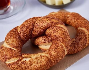 Traditionelles türkisches Simit-Brot: Frisch gebackene Sesam-Bagel-Ringe - 4-tlg