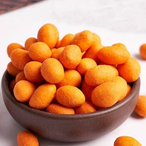 Handmade Crunchy Coated Peanuts: Gourmet Spicy Snack