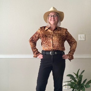 Vintage 90s 00s Silk Blouse / Animal Print Size 12 Large Shirt / Giraffe Print Button Down Satin Top / Women’s Long Sleeved / French Cuffs