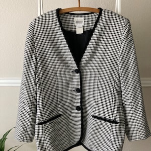 Vintage 80s B&W Check Blazer / Size Large / Wool Viscose Blend with Velvet Trim and Buttons / Black and white Houndstooth Plaid Suit Jacket