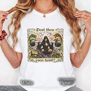 Kan je ook hijsen? T-shirt | Middeleeuwse heks gewichtheffen illustratie afbeelding 1