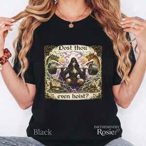 Kan je ook hijsen? T-shirt | Middeleeuwse heks gewichtheffen illustratie afbeelding 2