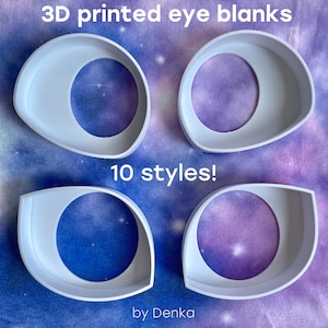 Puede incluir: Cuatro plantillas de ojos impresas en 3D de color gris claro, con una abertura circular en el centro. El texto "3D printed eye blanks" y "10 styles!" se muestran encima de las plantillas. El texto "by Denka" se muestra debajo.