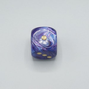 30mm Dice Lustrous Purple with Gold Pips