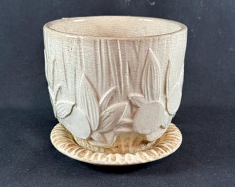 Vintage 1940s Unmarked McCoy Sand Dollar pattern with attached saucer flower pot in Ivory White