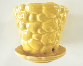 Vintage 1930s Brush McCoy #303 yellow "Pebble" Planter/Flower Pot with attached saucer