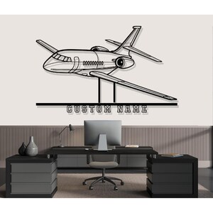 Arte de pared de metal con silueta de avión Dassault Falcon 2000, decoración de pared de metal personalizada, arte de pared con silueta de avión personalizada, letrero con nombre personalizado, piloto
