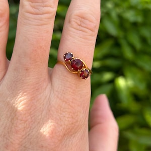 9ct Gold 3 Stone Garnet Set Ring