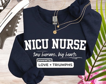 Personalisiertes NICU Krankenschwester-Sweatshirt Neugeborenes ICU Krankenschwester-Shirt Wertschätzung Geschenk Abschlussgeschenk NICU Krankenschwester Geschenk Frühchen Krankenschwester Rundhals-Ausschnitt Wht