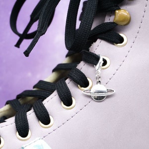 Petite breloque en argent pour patins à roulettes Saturn Planet - breloque chaussure, tirette, breloque pour sac, marqueur de point