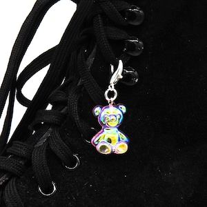 Breloque de skate ours en peluche holographique rose - Charms de chaussures Charm de sac avec fermeture éclair