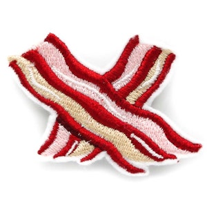 Può includere: Una toppa ricamata a forma di pancetta, con cuciture rosse, bianche e beige.