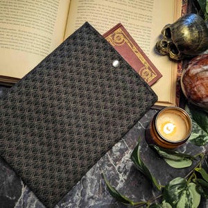 Dark Basket Weave Book Sleeve – Gothic Book Protector, Witchy Reading Accessory, Padded E-Reader Case