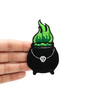 Parche bordado termoadhesivo con caldero de brujas Verde y negro imagen 2