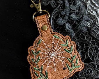 Llavero bordado Spider Garden - Cuero vegano marrón con herrajes de latón