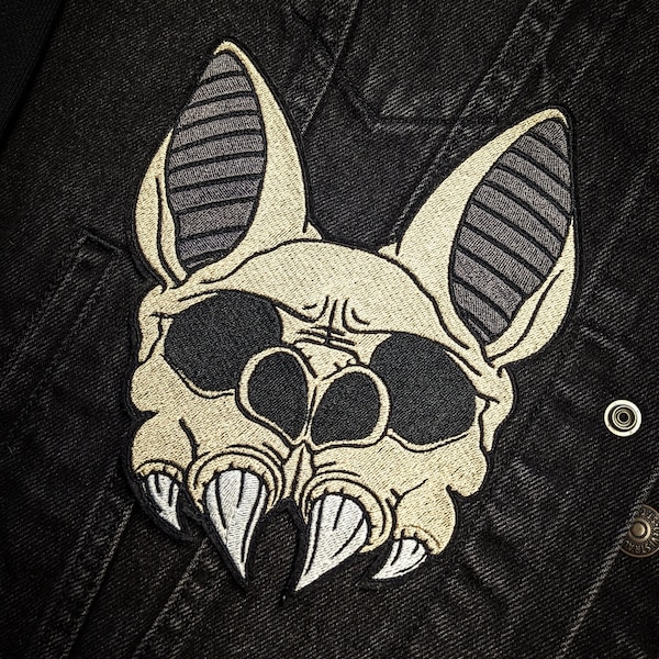 Patch brodé à repasser XL avec crâne de chauve-souris vampire