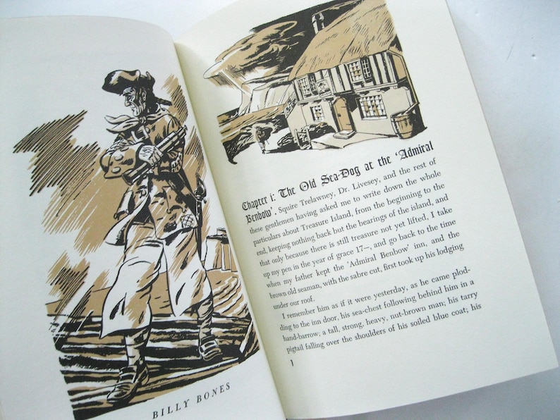Pode incluir: Um livro aberto com ilustra&ccedil;&otilde;es e texto. Uma p&aacute;gina apresenta um desenho em tons s&eacute;pia de um homem com um chap&eacute;u de tr&ecirc;s pontas, segurando uma arma. A p&aacute;gina oposta tem texto com o t&iacute;tulo "The Old Sea-Dog at the 'Admiral Benbow'".