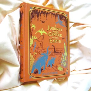 Journey to the Center of the Earth by Jules Verne, perfect gift quality book, leather bound