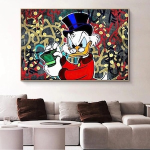Impresión en lienzo de Scrooge McDuck contando dinero: una pieza divertida y caprichosa para la decoración de la pared de la sala de estar.
