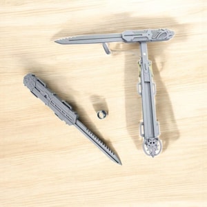 Connor Kenway Hidden Blades – Spin & Gravity Legacy White Edition