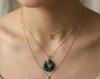 天然ビルマ翡翠ドーナツペンダントネックレス、ミニマリストグリーン翡翠ジュエリー