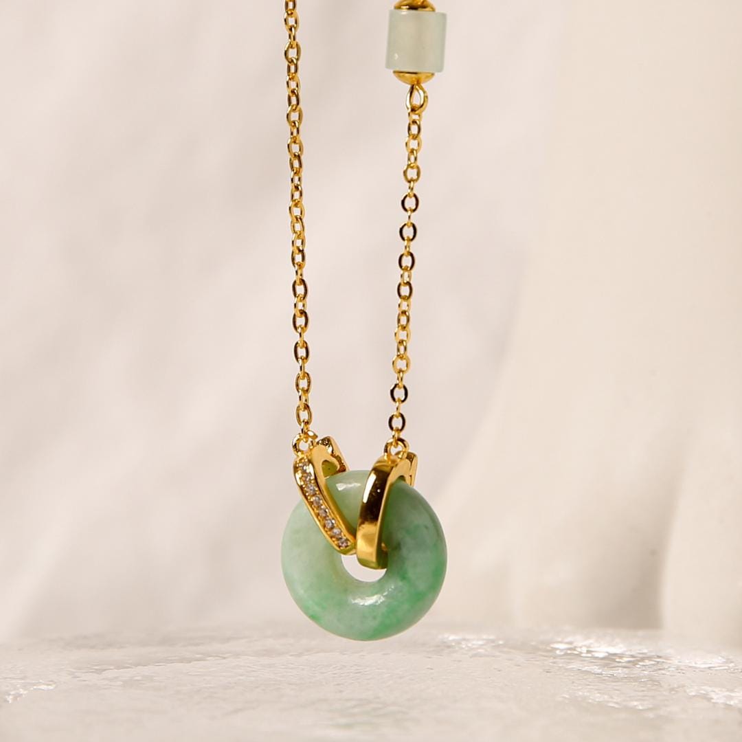 翡翠 ドーナツ型 ネックレス ゴールドチェーン Jade donut pendant - Etsy 日本