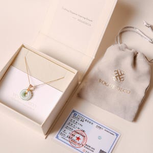 Ein Grade Icy Jade Donut Anhänger, burmesischer Jadeit Schmuck, 18K Gold Anhänger Bild 16
