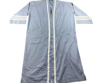 Bata de hombre vintage Bill Blass, talla única, azul a rayas finas, ideal para estar en casa.