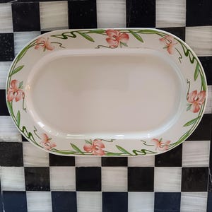 tortenplatte bunt Villeroy & Boch Signature Avarua Tortenteller, 33cm, blau/bunt, Porzellan, (1-tlg), Ideal für Mix&Match mit den Bestecken und Gläsern der MetroChic Kollektionen TooGet Natürliche getrocknete Blumen