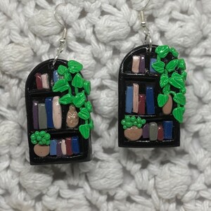 Pendientes de estantería de inspiración gótica, de acero inoxidable, hechos a mano en arcilla polimérica.
