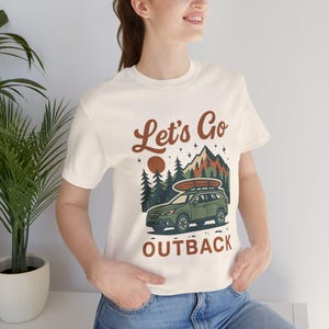 Camiseta Lets Go Outback - Camiseta retro de aventura para hombres y mujeres amantes de la naturaleza - Camiseta de senderismo Subaru Outback - Regalo ideal para viajes de camping y carretera imagen 16