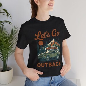 Camiseta Lets Go Outback - Camiseta retro de aventura para hombres y mujeres amantes de la naturaleza - Camiseta de senderismo Subaru Outback - Regalo ideal para viajes de camping y carretera imagen 15