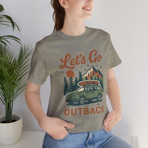 Camiseta Lets Go Outback - Camiseta retro de aventura para hombres y mujeres amantes de la naturaleza - Camiseta de senderismo Subaru Outback - Regalo ideal para viajes de camping y carretera imagen 19