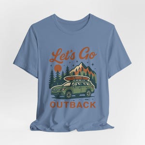 Camiseta Lets Go Outback - Camiseta retro de aventura para hombres y mujeres amantes de la naturaleza - Camiseta de senderismo Subaru Outback - Regalo ideal para viajes de camping y carretera Steel Blue