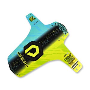 Peut inclure: Un garde-boue de vélo avec un dégradé de bleu et de jaune. Le garde-boue porte les mots "Polygon" et "Custom D", ainsi qu'un logo hexagonal noir et jaune. Le design comprend des motifs géométriques.