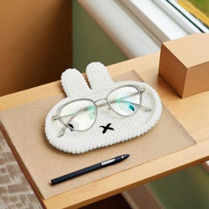 Handmade Bunny Eyeglass Holder – Crochet Miffy Glasses Tray, Cute Gift for Mom or Dad, Unique Gift Idea, Desk Organizer for Glasses