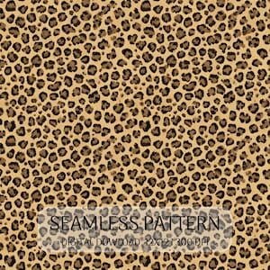 Pode incluir: Um padrão de leopardo sem costuras com manchas castanhas escuras e pretas sobre um fundo bege. Uma sobreposição branca semitransparente na parte inferior exibe o texto SEAMLESS PATTERN DIGITAL DOWLOAD 12X12 | 300 DPI em fonte preta sem serifa.